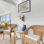 Stunning In With Kitchen Сasa de vacaciones