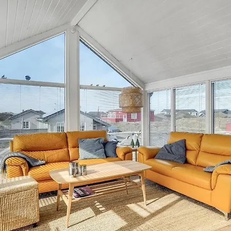 Stunning In With Kitchen Semesterbostad