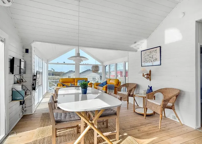 Stunning In With Kitchen Fanø